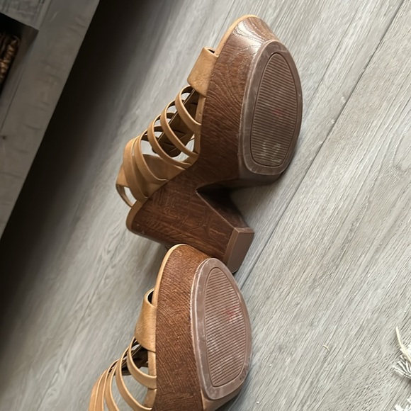 G by Guess brown tan wedge heels size 8.5 - Picture 4 of 4